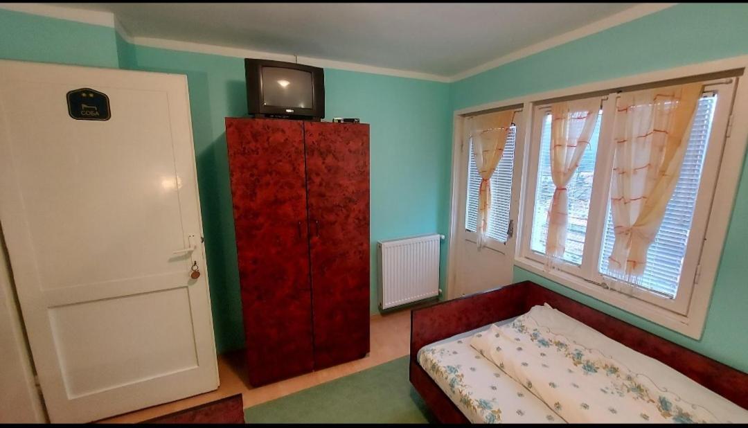 Hotel Domacinstvo Jolovic Kraljevo Exterior foto