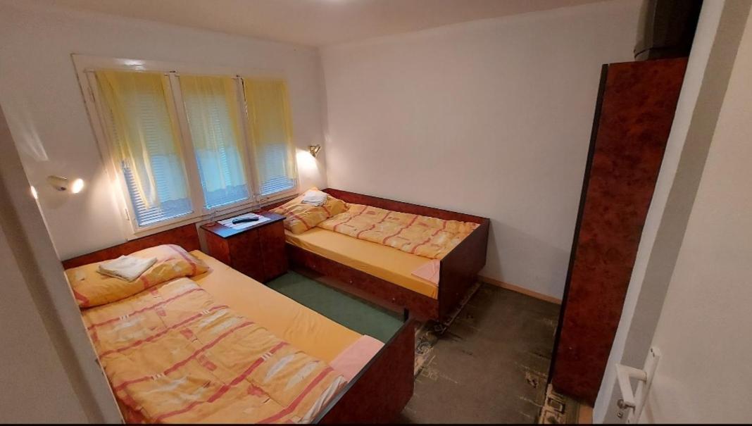 Hotel Domacinstvo Jolovic Kraljevo Exterior foto